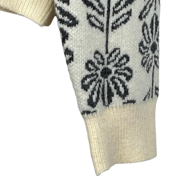 &Merci Cream & Gray Floral Print Cropped Sweater Size Large - Picture 8 of 13